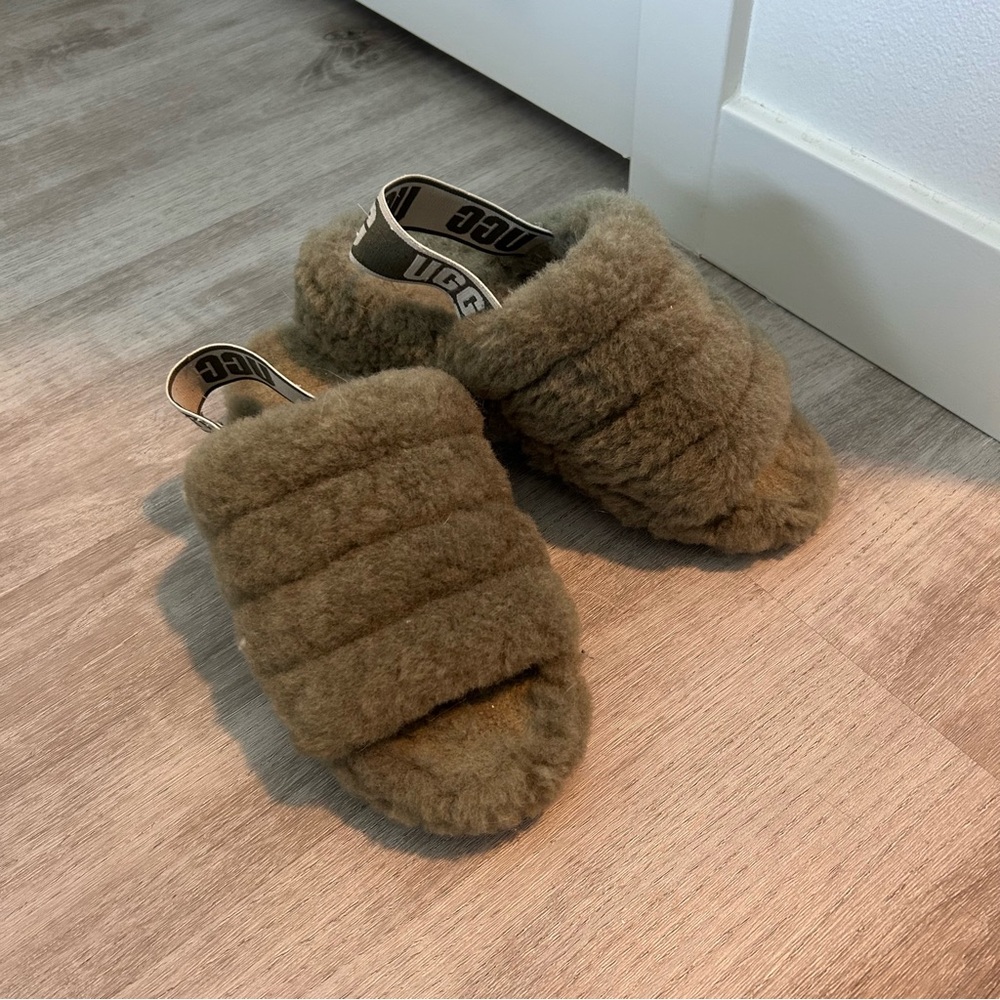 Ugg slippers sling back size 6 in green
